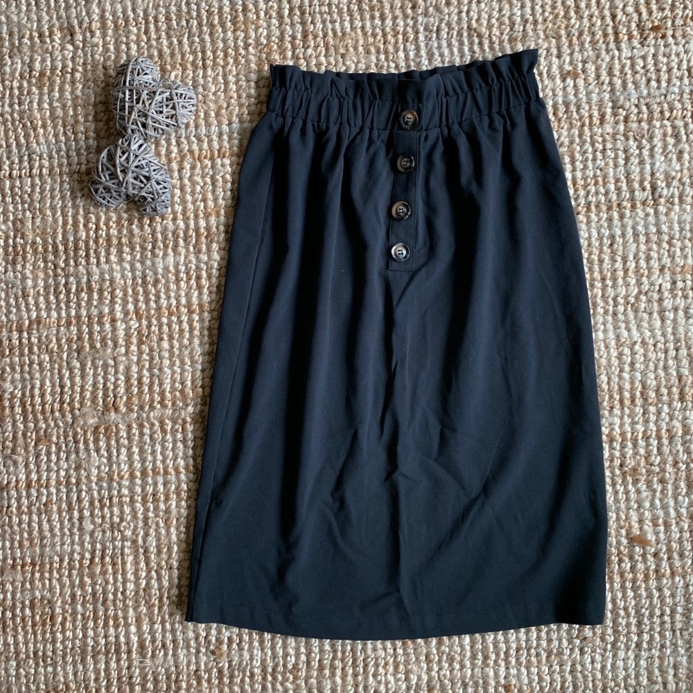 Black skirt size small, down East basics